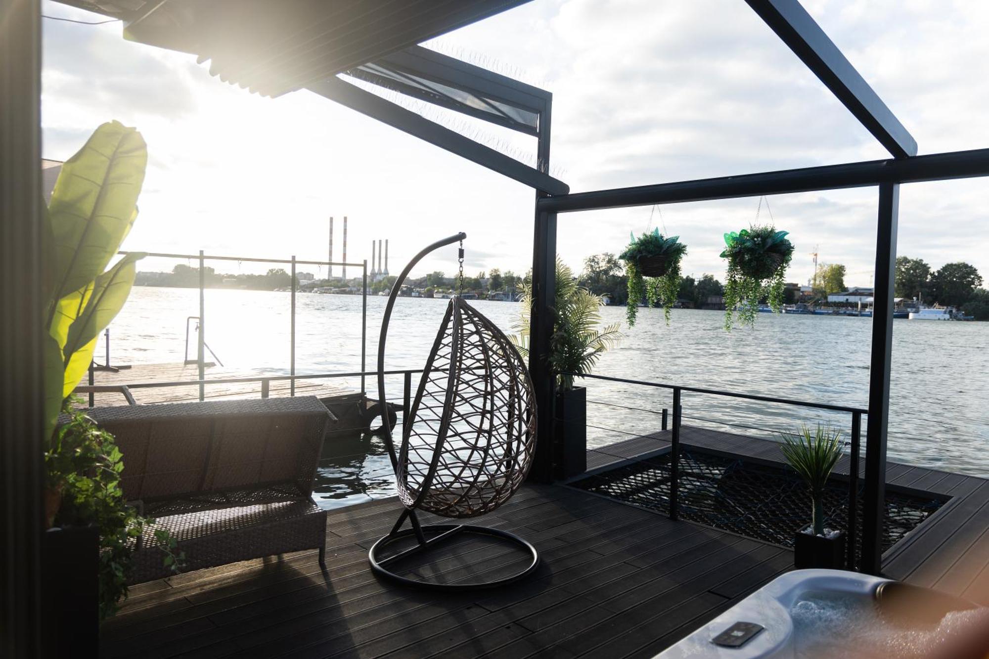 Ada Moment Splav- Kuca Na Reci Beograd- Floating House On Sava River ,Beograd Eksteriør bilde