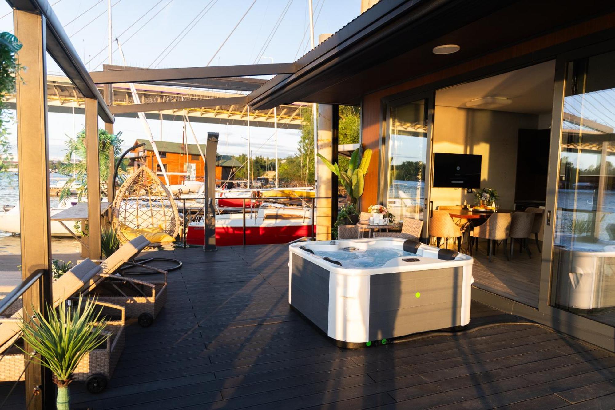 Ada Moment Splav- Kuca Na Reci Beograd- Floating House On Sava River ,Beograd Eksteriør bilde