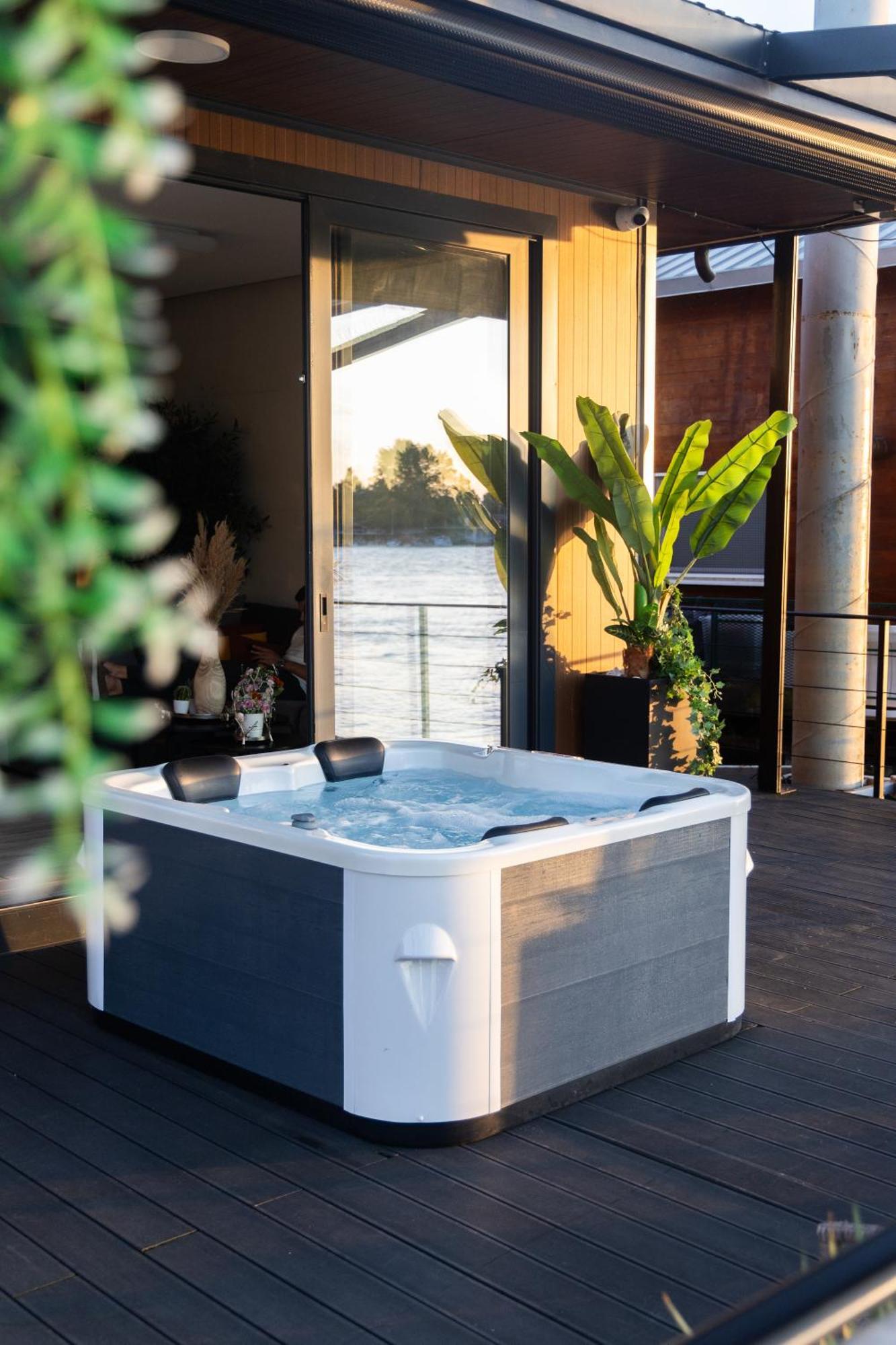Ada Moment Splav- Kuca Na Reci Beograd- Floating House On Sava River ,Beograd Eksteriør bilde